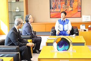 大井川和彦茨城県知事との会談の様子