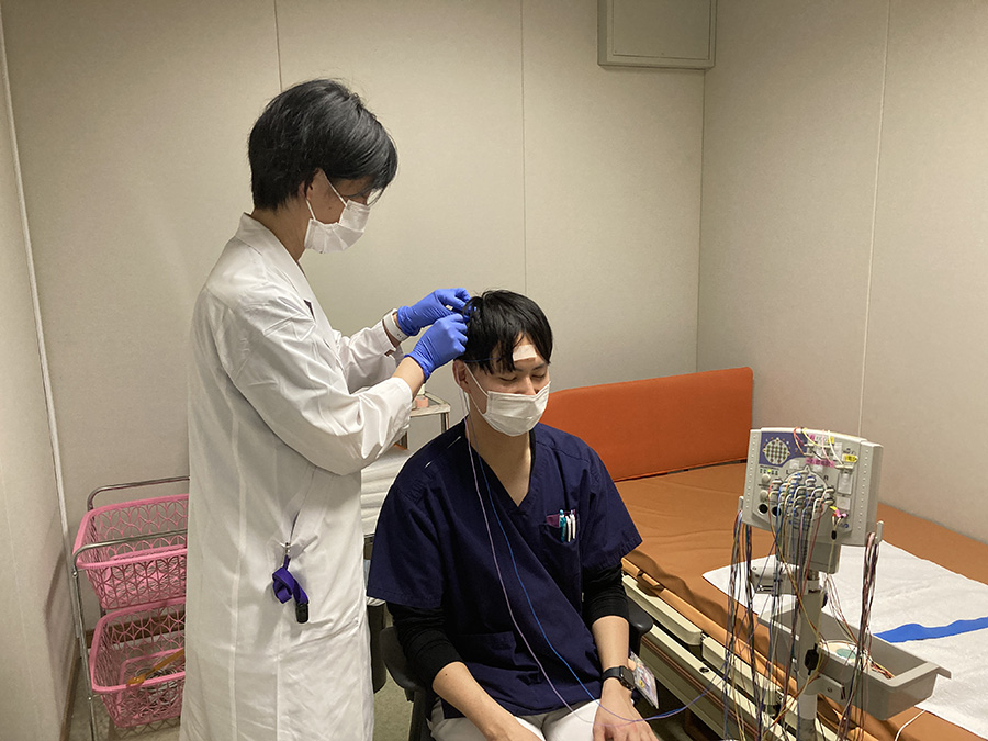 脳波検査の様子