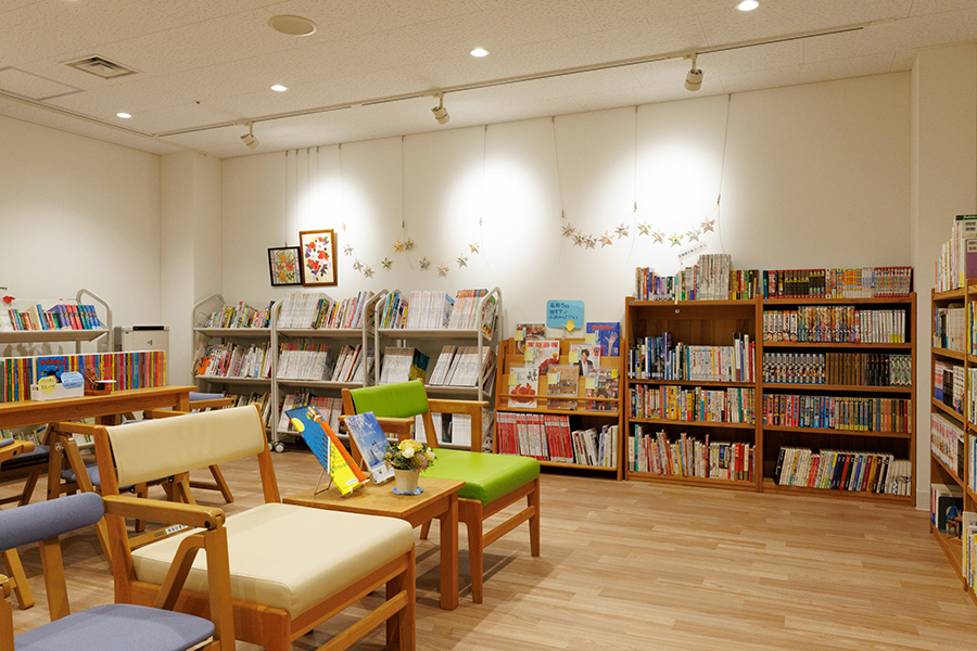 患者図書室「桐の葉文庫」室内の様子２