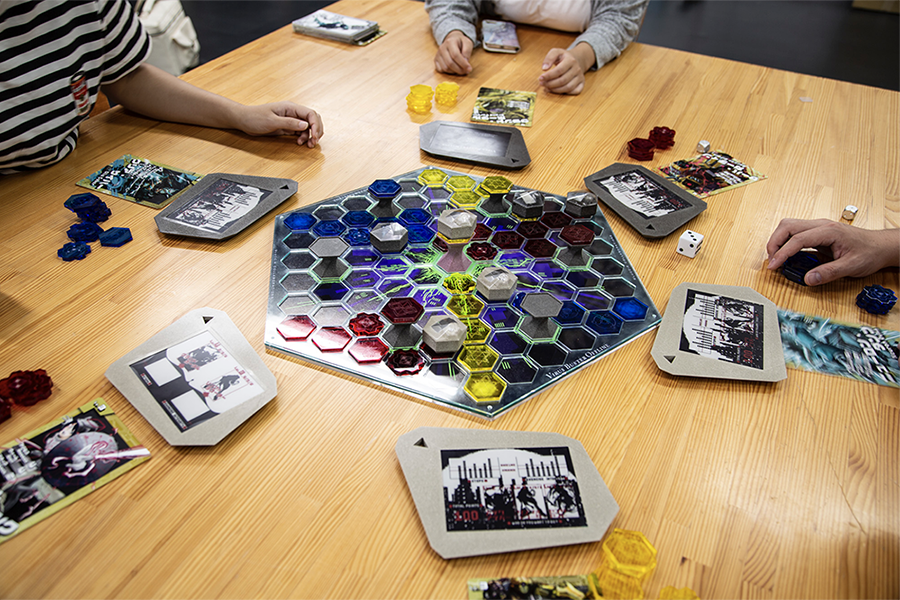 使用風景_リハビリテーション部と芸術系・村上史明研究室によるボードゲームの開発（2019年）